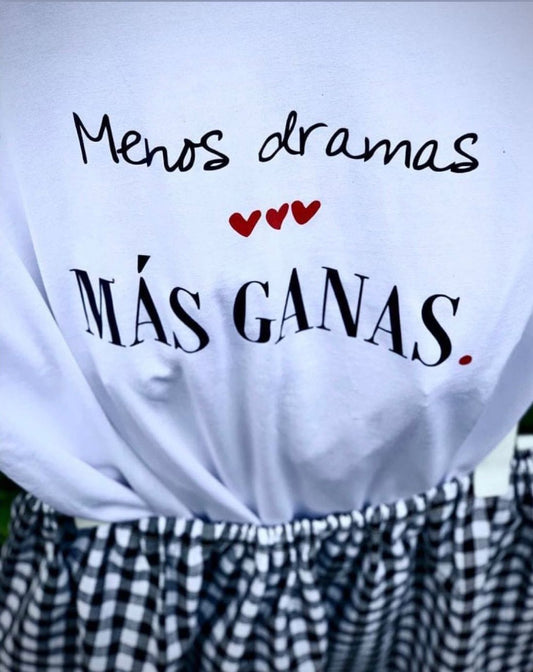 Camiseta "Menos dramas MÁS GANAS"
